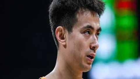 《电讯报独家：B费疑患软组织挫伤，恐休战月余，赛场空缺引关注》